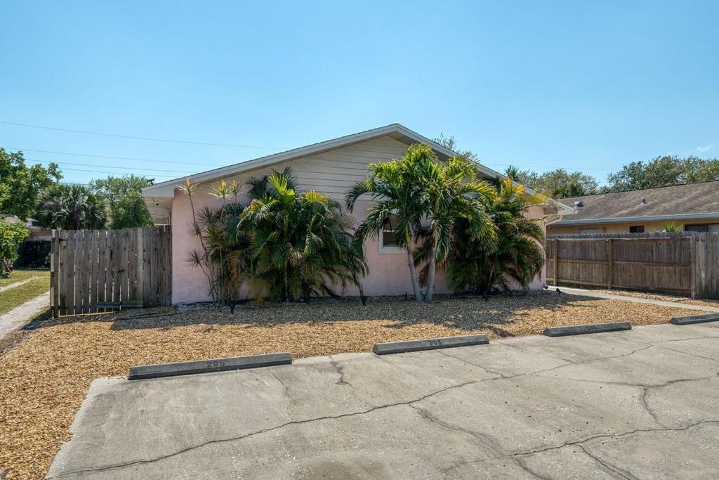 Luxury Villa 3 Blocks From The Beach With Pool A Fire Pit And Outdoor Oasis Cape Canaveral Eksteriør bilde